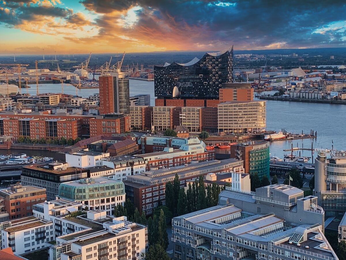Top 5 Rooftops in Hamburg: Enjoying the City’s Architectural Charm and Stunning Views Photo by Norbert Hentges on Unsplash